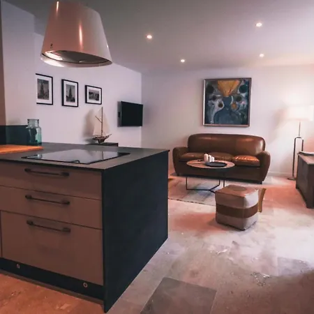 Appartement avec cour privée Centre ville Classé 4 étoiles La Rochelle  Extérieur photo