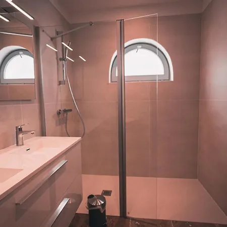 Appartement avec cour privée Centre ville Classé 4 étoiles La Rochelle  Extérieur photo