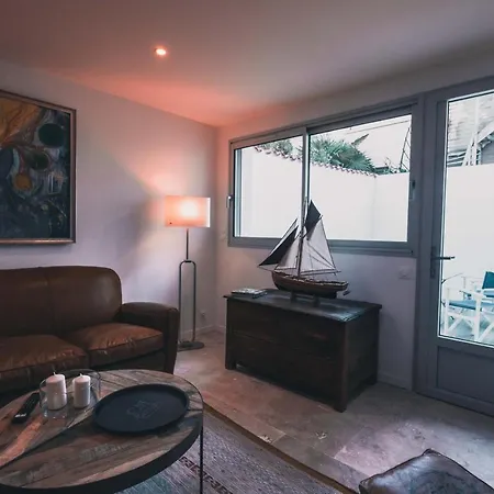 Appartement avec cour privée Centre ville Classé 4 étoiles La Rochelle  Extérieur photo