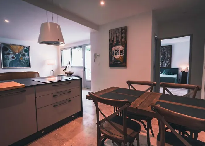 Appartement Avec Cour Privee Centre Ville Classe 4 Etoiles Remparts 1