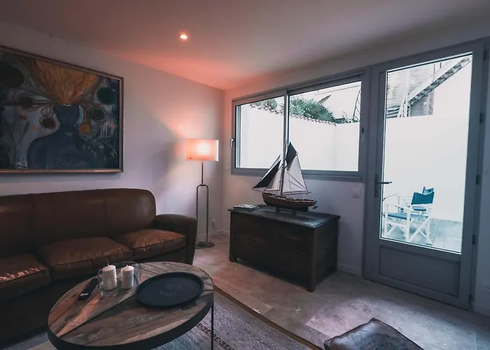 Appartement Avec Cour Privee Centre Ville Classe 4 Etoiles Remparts 1